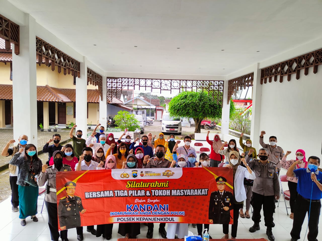 Tiada hari tanpa meningkatkan sinergitas dengan semua komponen masyarakat maupun pemerintahan oleh Polsek Kepanjenkidul, demikian juga yang dilaksanakan tiga pilar Kecamatan Kepanjenkidul melaksanakan Program Kandani