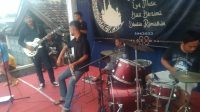 Berbagi Berkah di Bulan Ramadan, Pemuda Blitar Bagi-bagi Takjil Sambil Konser Musik