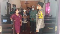 Guna memberikan rasa aman bagi warga masyarakat yang sedang melaksanakan ibadah, Bhabinkamtibmas Polsek Sanankulon rutin melaksanakan giat patroli sekaligus melaksanakan pengamanan ibadah gereja diwilayah Kec. Sanankulon