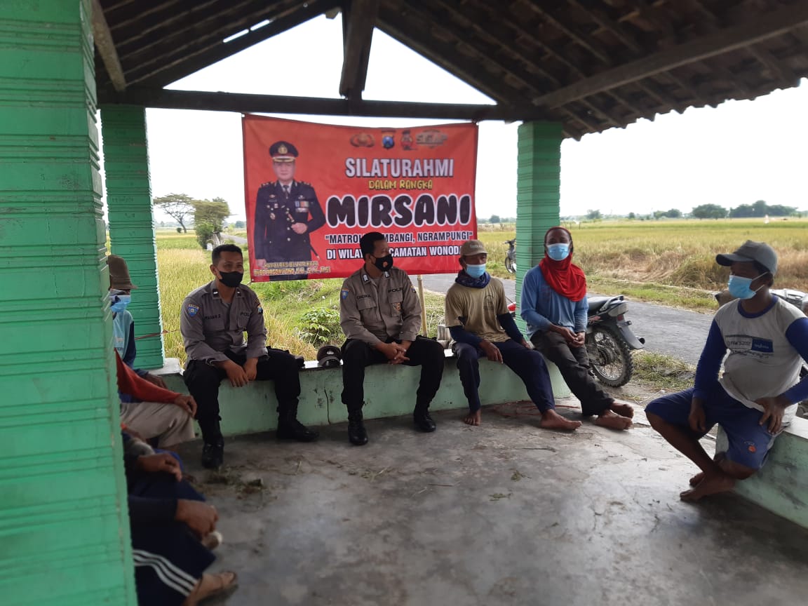 Giat Patroli MIRSANI Anggota Polsek Wonodadi Dengan Kelompok Tani Tani Maju Desa Gandekan