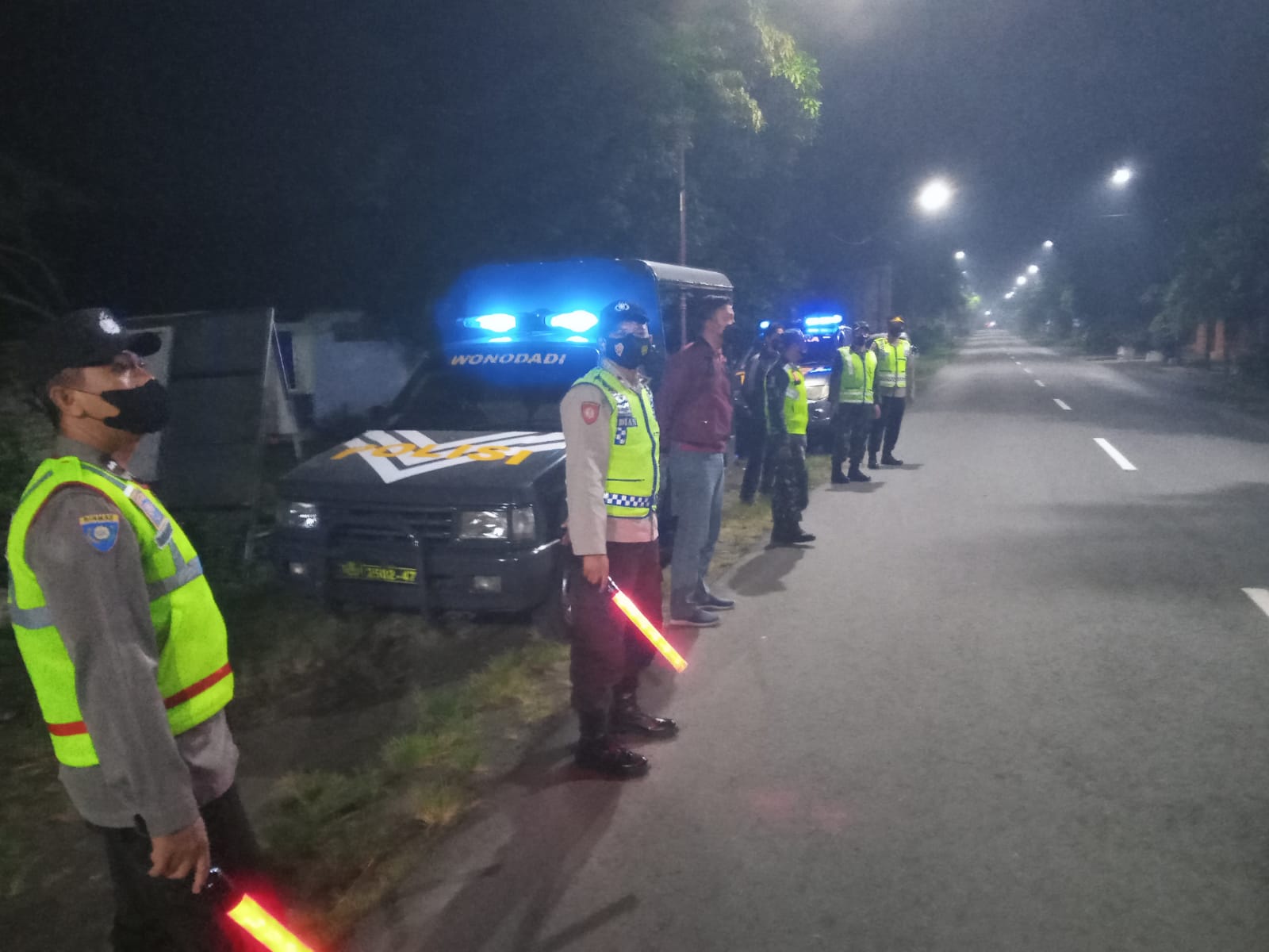 Untuk menciptakan situasi bulan suci Ramadhan yang amam, nyaman dan kondusif serta mencegah warga agar tidak menyulut petasan dan tidak menggunakan sound system pada saat ronda sahur, TNI Polri melaksanakan patroli pada dini hari.