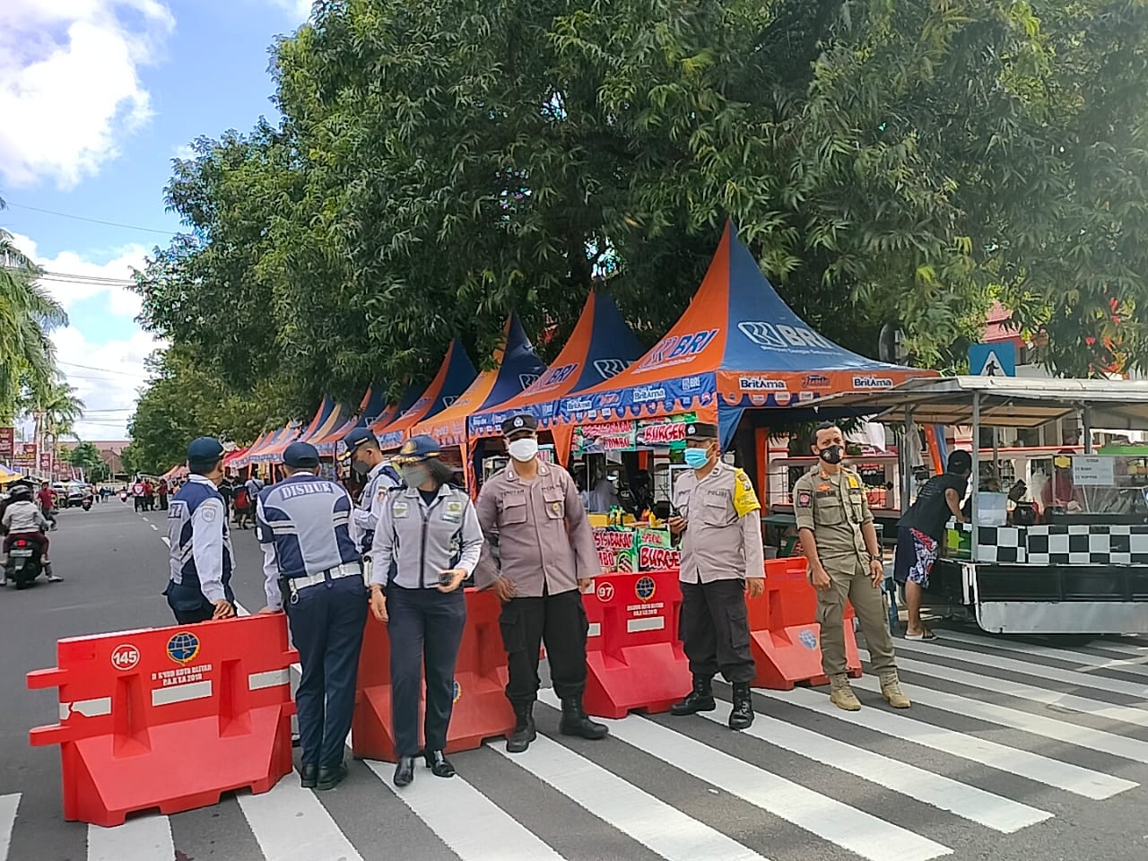 POLSEK KEPANJENKIDUL AMANKAN BAZAR TAKJIL UNTUK CIPTAKAN SITKAMTIBMAS YANG AMAN DAN KONDUSIF