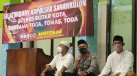 Polsek Sanankulon - Kapolsek bersama dengan Muspika Kec. Sanankulon malam tadi menggelar kegiatan Silaturahmi dengan tokoh agama yang ada dimasyarakat. Bertempat di Masjid Darul Huda Desa Sumberingin, kegiatan tersebut digelar seusai sholat taraweh