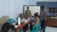 Bhabinkamtibmas Desa Bendorejo Laksanakan Pendampingan Giat Vaksinasi Covid-19 Dosis 3 Untuk Lansia.