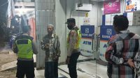 Anggota Polsek Sanankulon yang dipimpin Aiptu Rudy sudjarwo dan Aipda Kristiono melaksanakan patroli kewilayahan dan singgah di salah satu obyek vital yaitu Perbankan dan lokasi ATM yang ada di Bank Bri Unit Sanankulon.