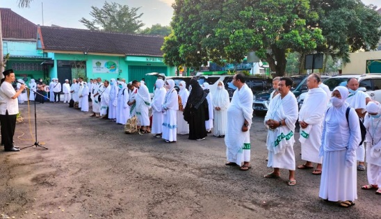 Sekitar 47 jemaah calon haji di Kota Blitar siap diberangkatkan ke tanah suci pada 11 Juni 2022 kedepan. Kelompok dari Blitar ini bergabung dalam kloter 12.