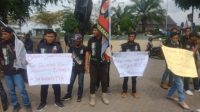 masa GPI Blitar gelar aksi demo di gedng dprd blitar