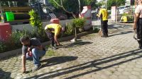 Kerja Bhakti di Beberapa Masjid dan Gereja di Wilayah Hukum Polres Blitar Kota.