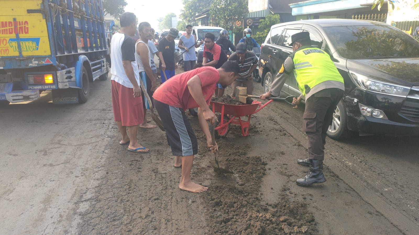 Pasir Tumpah Yang Ada Di Sepanjang Jalan Raya Blitar Kediri Desa Kalipucung Memo Blitar