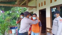 Polsek Legok Himbauan Prokes dan Bagi Masker Kepada Warga