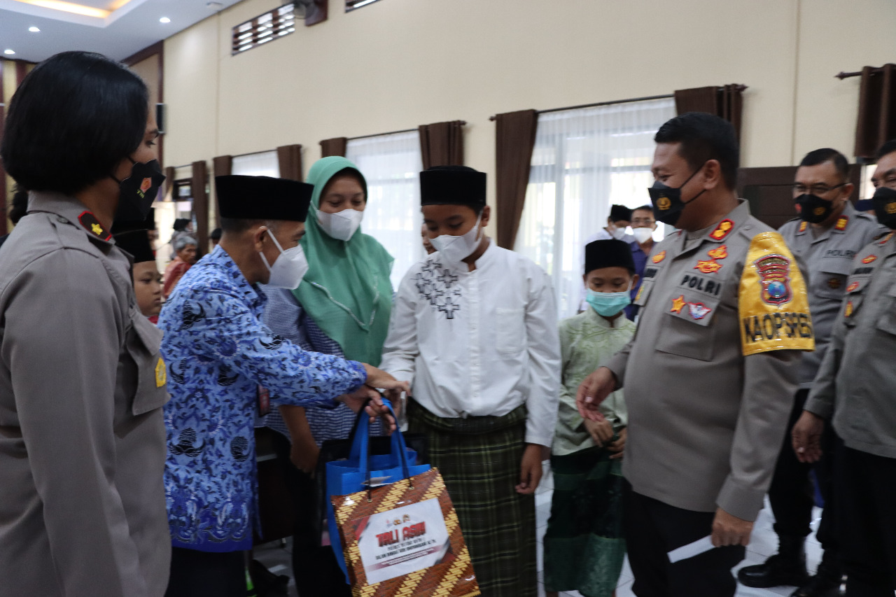 Sambut Hari Bhayangkara Ke-76, Polres Blitar Kota Gelar Khitanan Massal