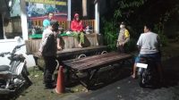 Sambangi Warga Yang Piket Jaga di Poskamling Desa Mangunan