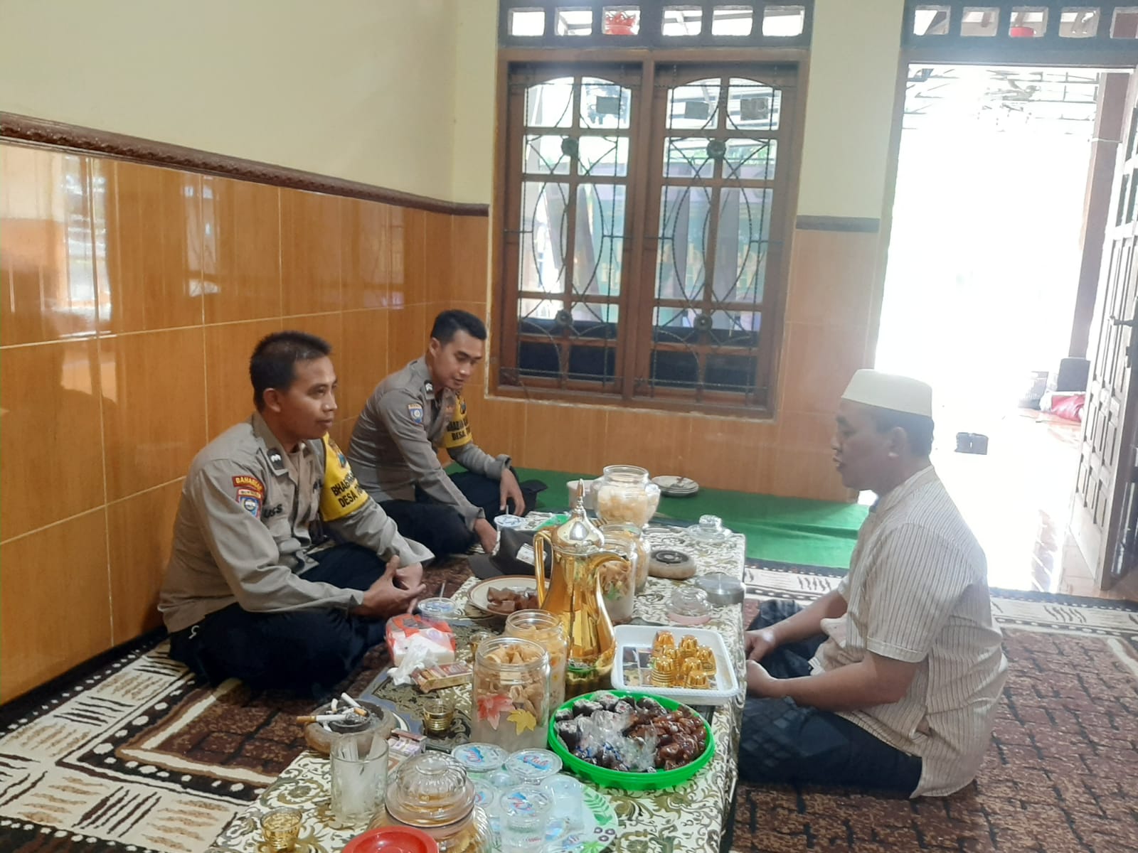 Bhabinkamtibmas Jalin Silaturahmi Dengan Tokoh Agama Desa Ringinanom