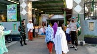 Pengecekan kesehatan hewan kurban oleh Dinas Peternakan Kab. Blitar di Masjid Desa Krenceng Kec. Nglegok