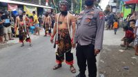 Berikan Rasa Aman Dan Nyaman Dalam Kegiatan Karnaval, Polsek Srengat Lakukan Pengamanan