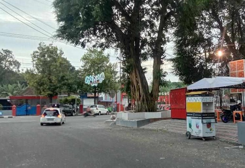 Anggota DPRD Dapat Gerobak Gratis, Para Pedagang Kaki Lima Protes